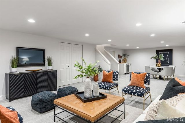 330 Sudbury Lane, Ballwin, MO 63011