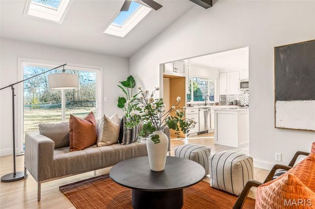 330 Sudbury Lane, Ballwin, MO 63011