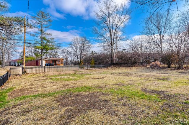 330 Sudbury Lane, Ballwin, MO 63011