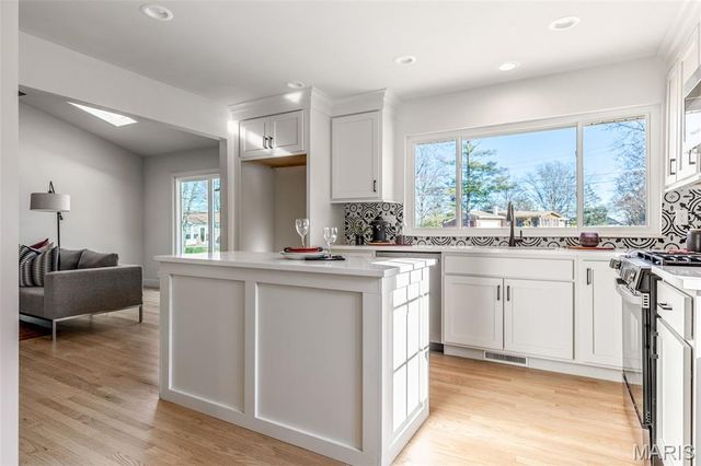 330 Sudbury Lane, Ballwin, MO 63011