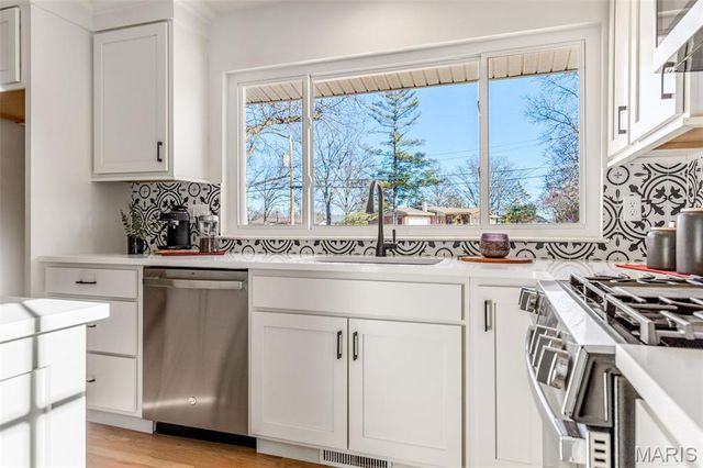 330 Sudbury Lane, Ballwin, MO 63011