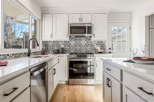 330 Sudbury Lane, Ballwin, MO 63011