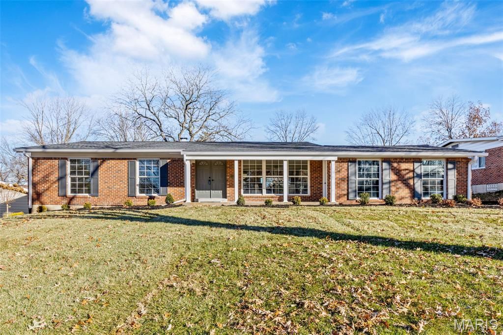 330 Sudbury Lane, Ballwin, MO 63011