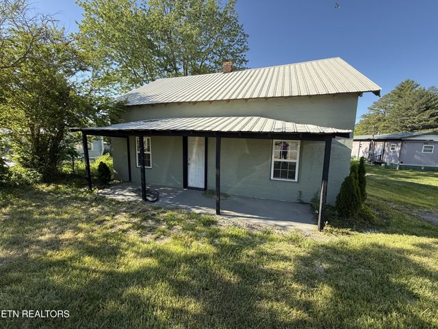 210 E Woodlawn Ave, Jamestown, TN 38556