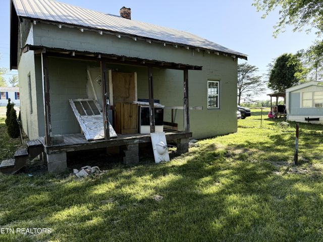 210 E Woodlawn Ave, Jamestown, TN 38556