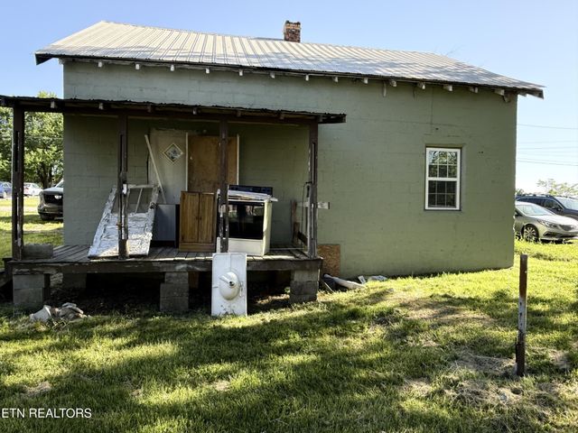 210 E Woodlawn Ave, Jamestown, TN 38556