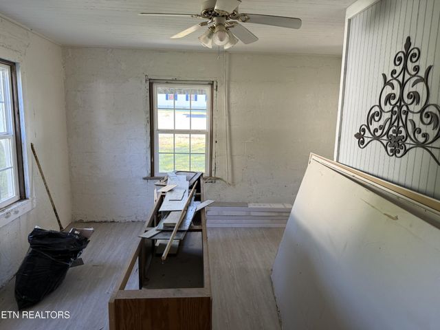 210 E Woodlawn Ave, Jamestown, TN 38556