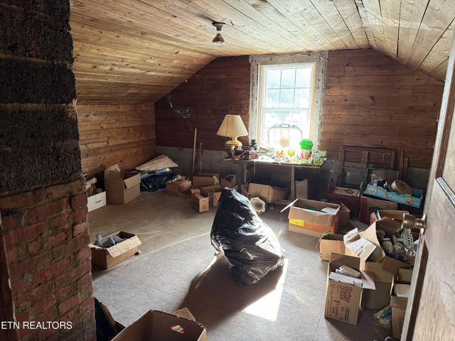210 E Woodlawn Ave, Jamestown, TN 38556
