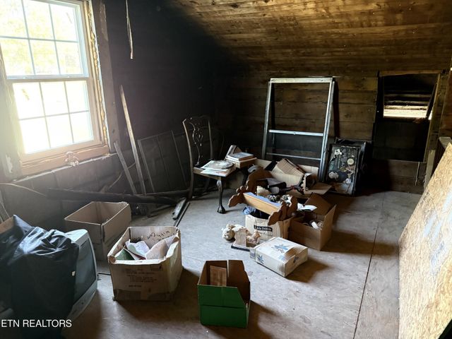 210 E Woodlawn Ave, Jamestown, TN 38556