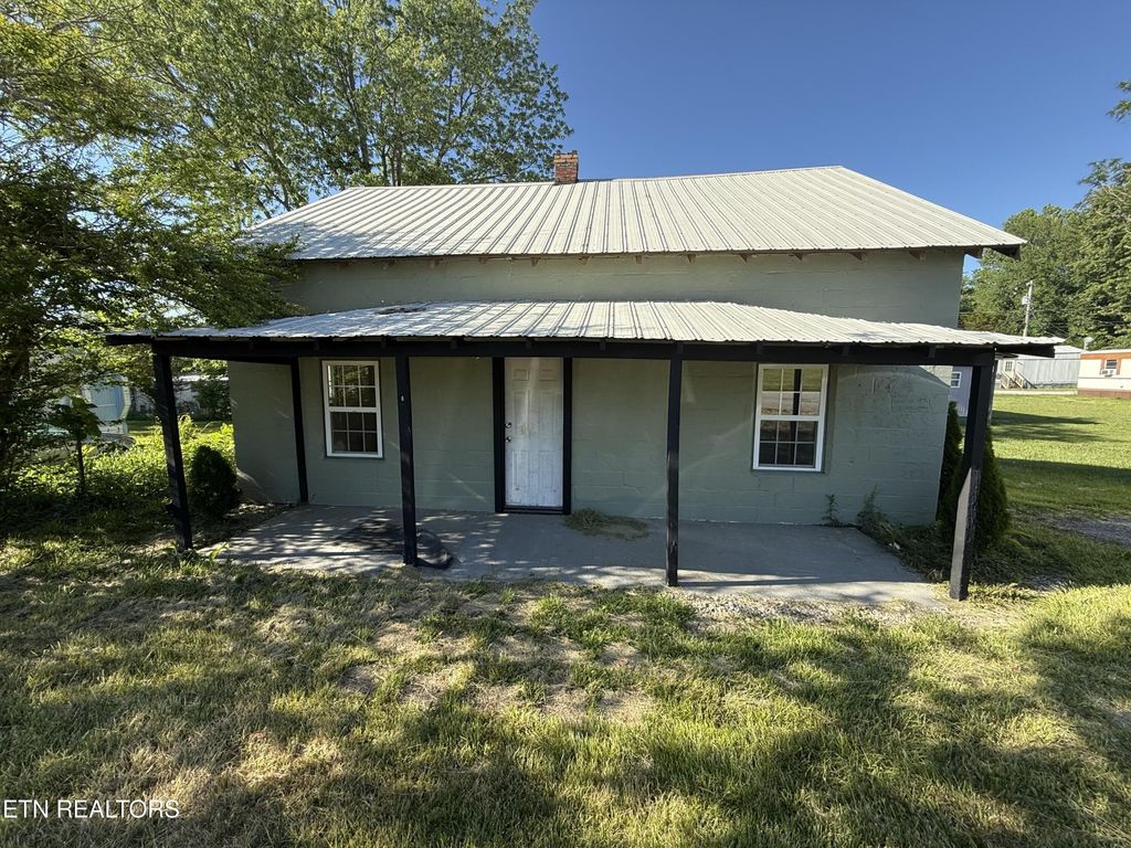 210 E Woodlawn Ave, Jamestown, TN 38556