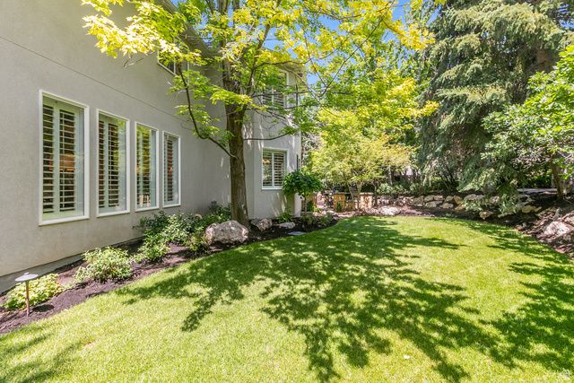 1146 E WOODBRIAR CIR, North Salt Lake, UT 84054