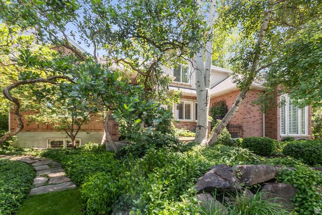 1146 E WOODBRIAR CIR, North Salt Lake, UT 84054