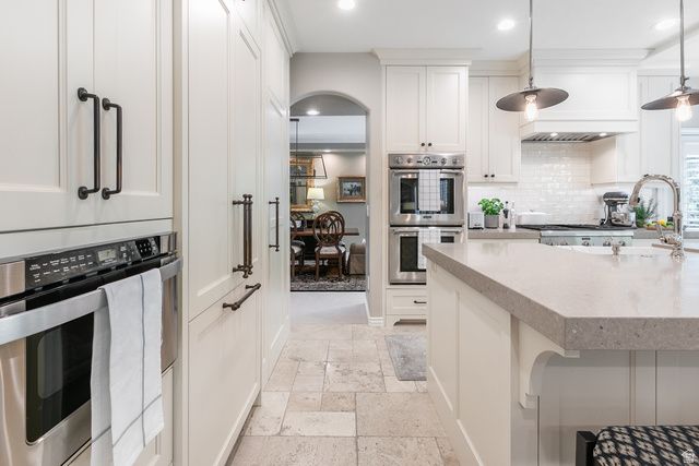 1146 E WOODBRIAR CIR, North Salt Lake, UT 84054
