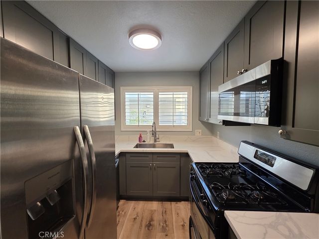 5525 Canoga 320, Woodland Hills, CA 91367