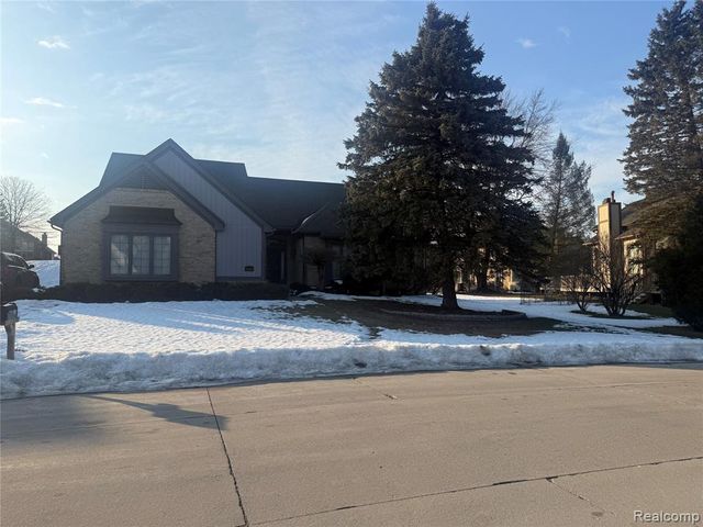 1446 Vistaview Drive, Rochester Hills, MI 48306