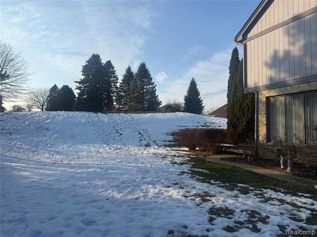 1446 Vistaview Drive, Rochester Hills, MI 48306