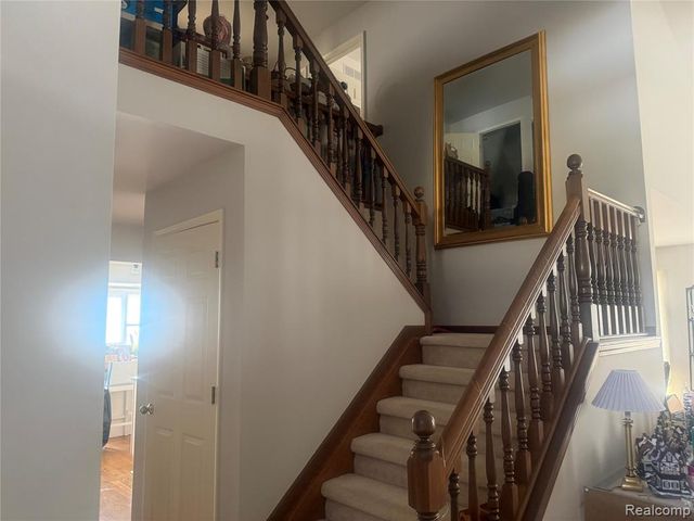 1446 Vistaview Drive, Rochester Hills, MI 48306