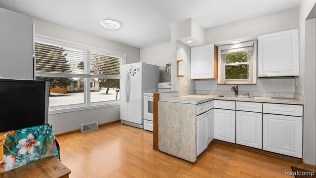 2030 Orpington Drive, Troy, MI 48083