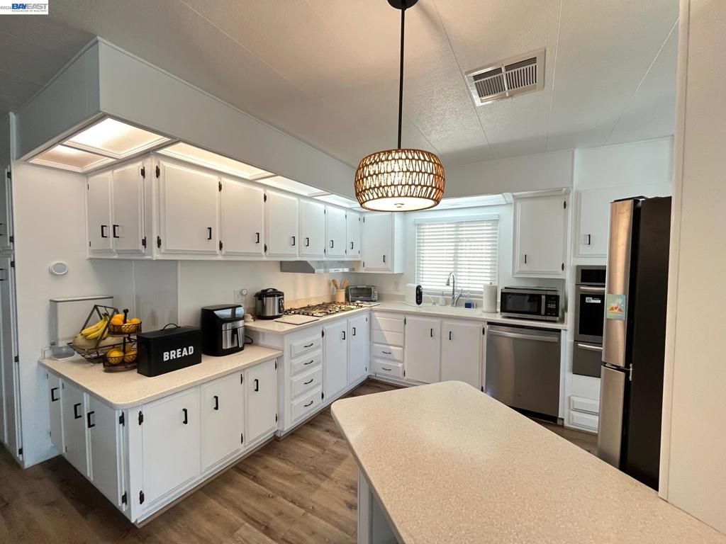 Image 11 of property listing at 711 Old Canyon Rd., Fremont, CA 94536