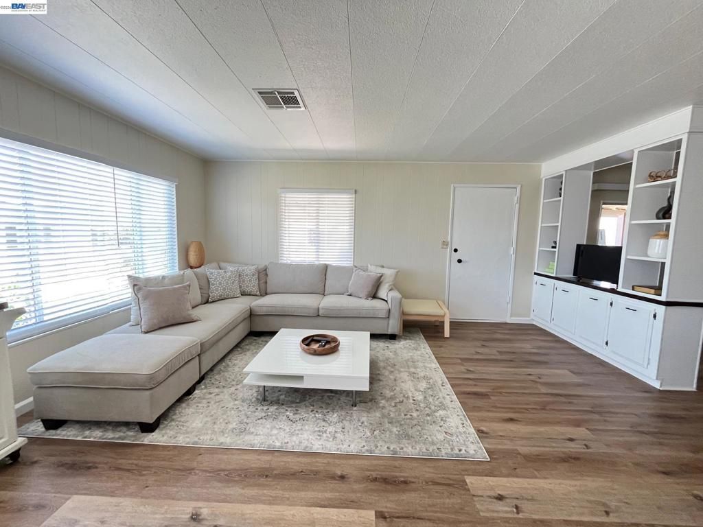 Image 4 of property listing at 711 Old Canyon Rd., Fremont, CA 94536