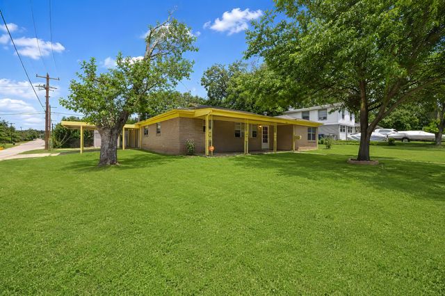4028 Shawnee Trail, Lake Worth, TX 76135