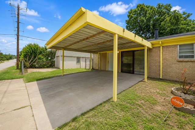 4028 Shawnee Trail, Lake Worth, TX 76135