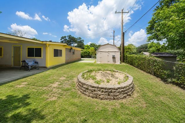 4028 Shawnee Trail, Lake Worth, TX 76135