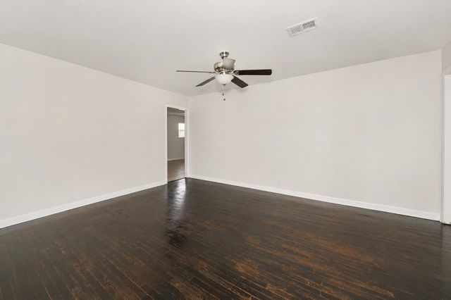 4028 Shawnee Trail, Lake Worth, TX 76135
