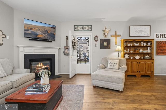 2104 MORGAN HILL DR, Pennsburg, PA 18073