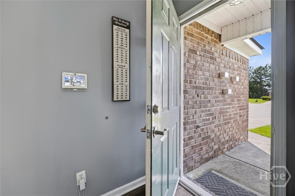 Image 3 of property listing at 3 Durango Court, Savannah, GA 31406