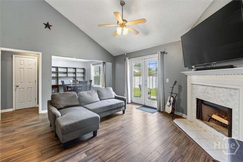 Image 6 of property listing at 3 Durango Court, Savannah, GA 31406