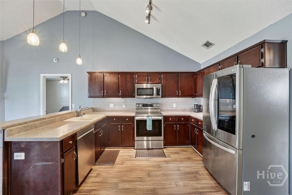 Image 7 of property listing at 3 Durango Court, Savannah, GA 31406
