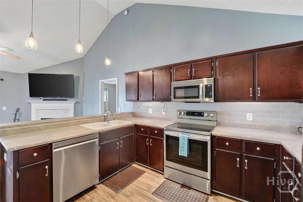 Image 8 of property listing at 3 Durango Court, Savannah, GA 31406