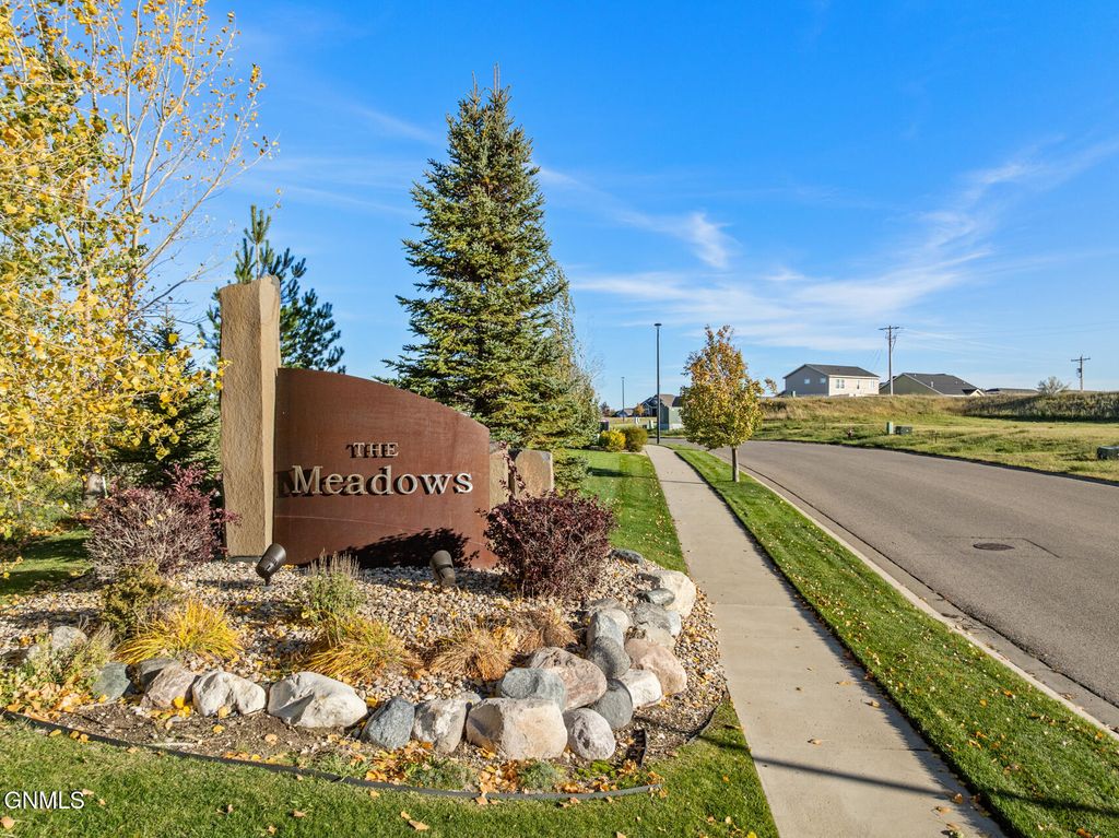 6916 University Avenue N, Williston, ND 58801 photo 5