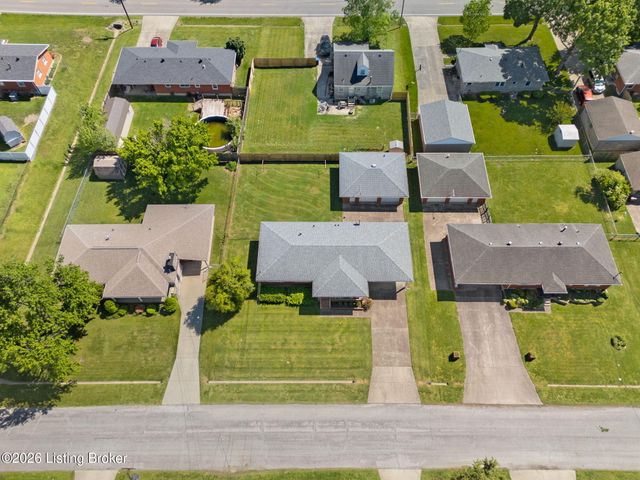 5812 Teakwood Ln, Louisville, KY 40258