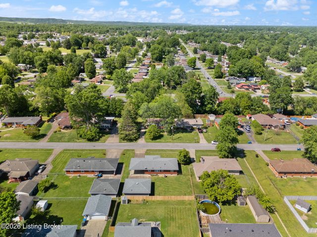 5812 Teakwood Ln, Louisville, KY 40258