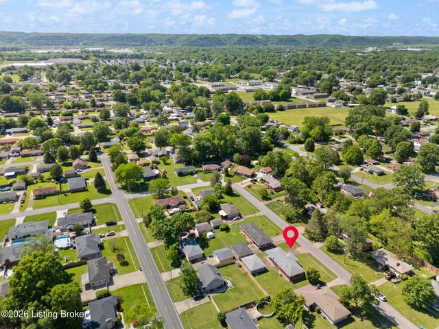 5812 Teakwood Ln, Louisville, KY 40258