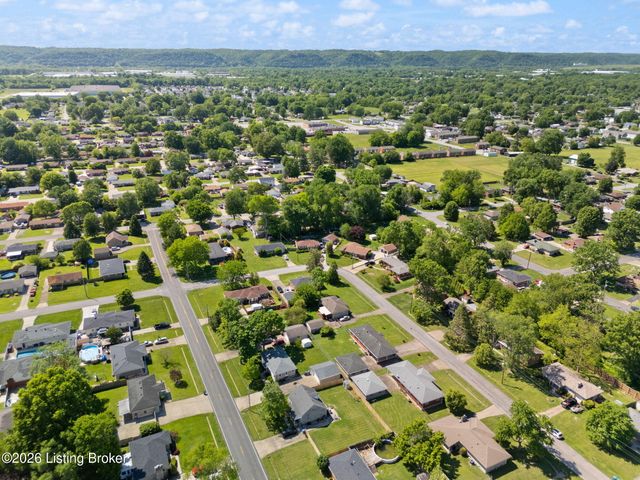 5812 Teakwood Ln, Louisville, KY 40258