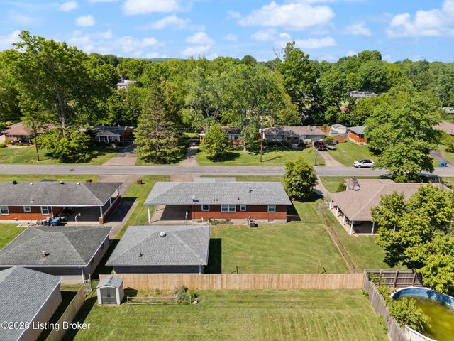 5812 Teakwood Ln, Louisville, KY 40258