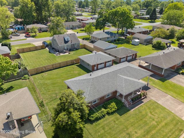 5812 Teakwood Ln, Louisville, KY 40258