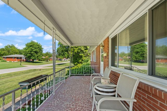 5812 Teakwood Ln, Louisville, KY 40258