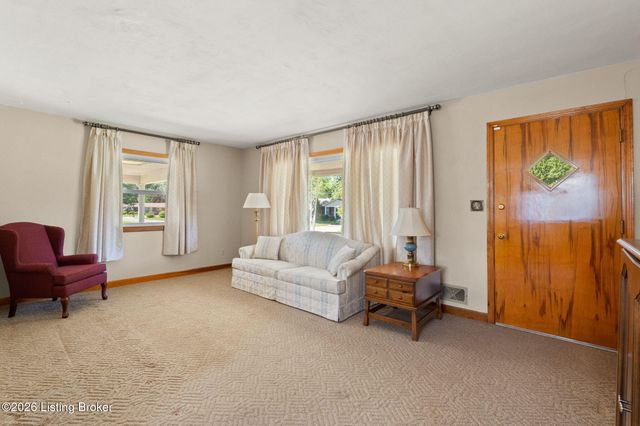 5812 Teakwood Ln, Louisville, KY 40258