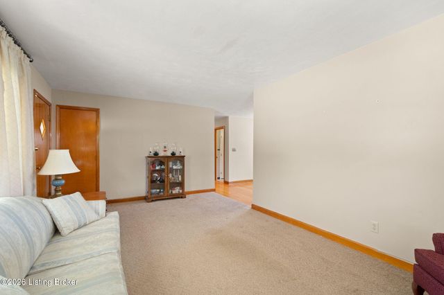 5812 Teakwood Ln, Louisville, KY 40258