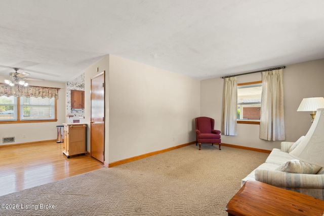 5812 Teakwood Ln, Louisville, KY 40258