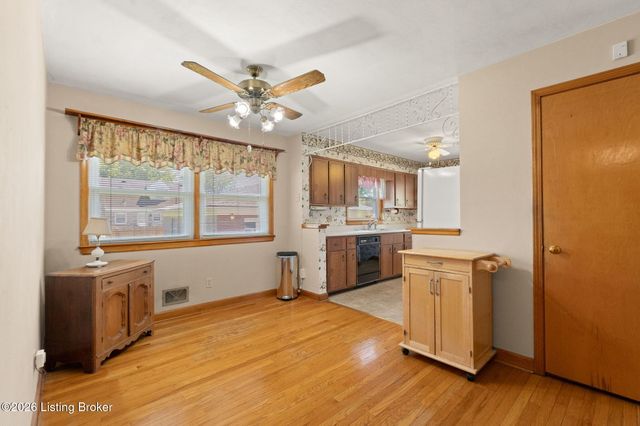 5812 Teakwood Ln, Louisville, KY 40258