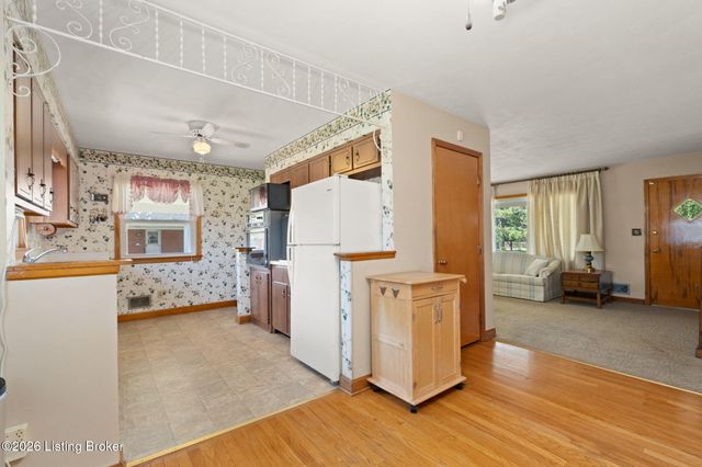 5812 Teakwood Ln, Louisville, KY 40258