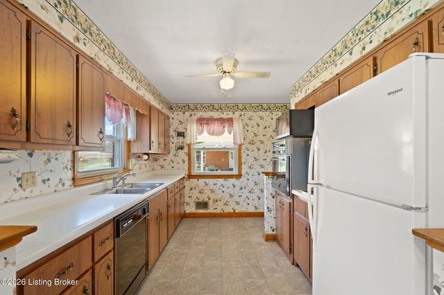 5812 Teakwood Ln, Louisville, KY 40258
