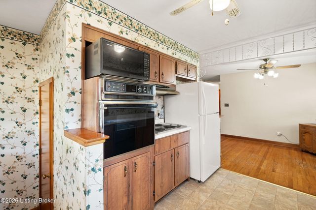 5812 Teakwood Ln, Louisville, KY 40258