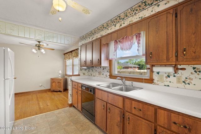 5812 Teakwood Ln, Louisville, KY 40258