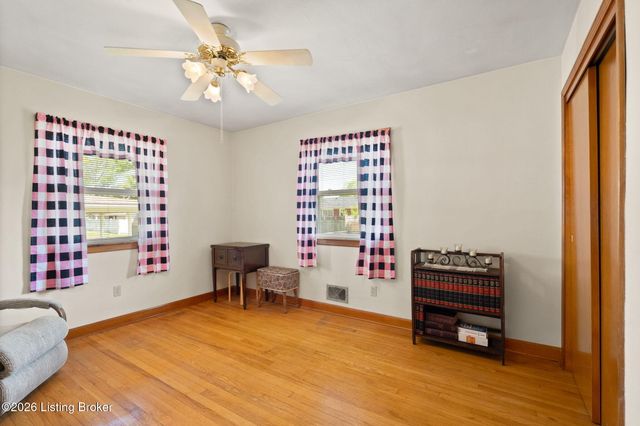 5812 Teakwood Ln, Louisville, KY 40258